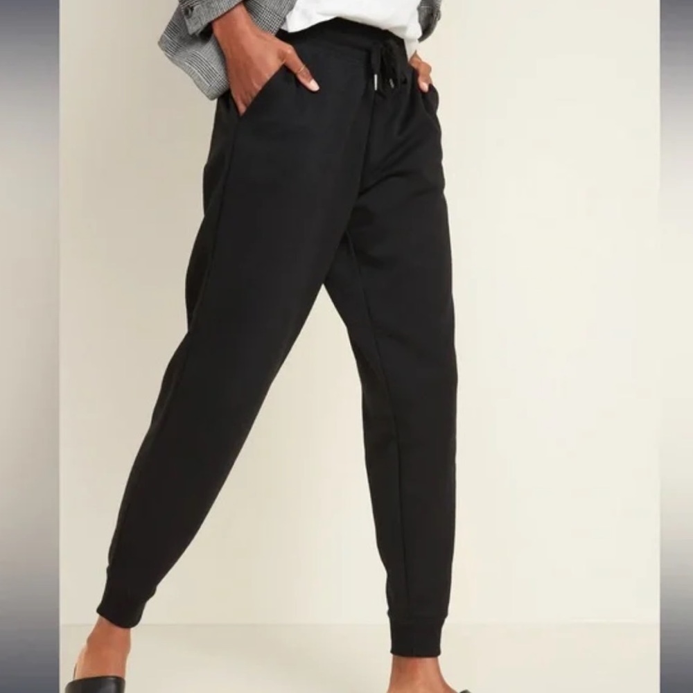 Old Navy Mid-Rise Vintage Street Jogger Pants in Black Size XL